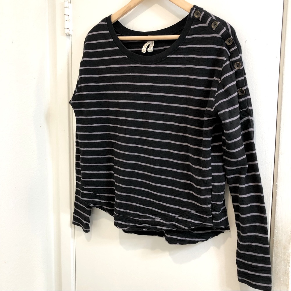 Free People/We The Free Distressed Long-Sleeve Striped Shirt Black/Gray Size XS.